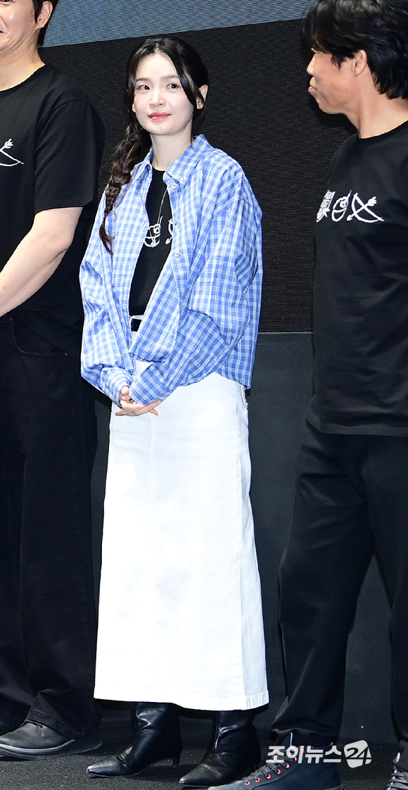 배우 전미도가 17일 오후 서울 강남구 삼성동 메가박스 코엑스점에서 열린 영화 '왕과 사는 남자' 1,300만 돌파 흥행 감사 무대 인사에 참석하고 있다. [사진=정소희 기자]