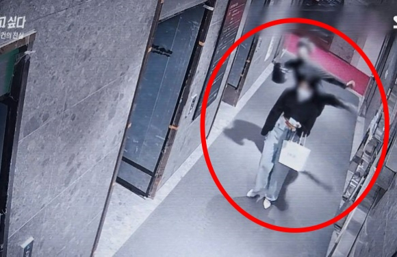 '부산 돌려차기' 사건 가해자 이모 씨가 SBS '그것이 알고싶다' 김재환 PD에게 보낸 자필 편지. [사진='그것이 알고싶다' 유튜브 캡처]