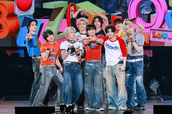 韓 데뷔 앞둔 &apos;하이브 글로벌 그룹&apos; &TEAM에 쏠리는 기대