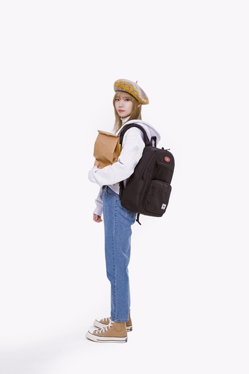 하승리가 패션 브랜드 데이라이프 모델로 발탁됐다. [사진=데이라이프]