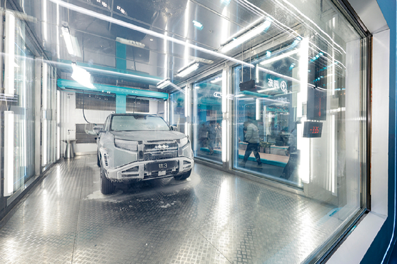 '오토 차이나 2026(베이징 모터쇼)'에 전시된 현대차의 아이오닉 브이 [사진=한국자동차기자협회]