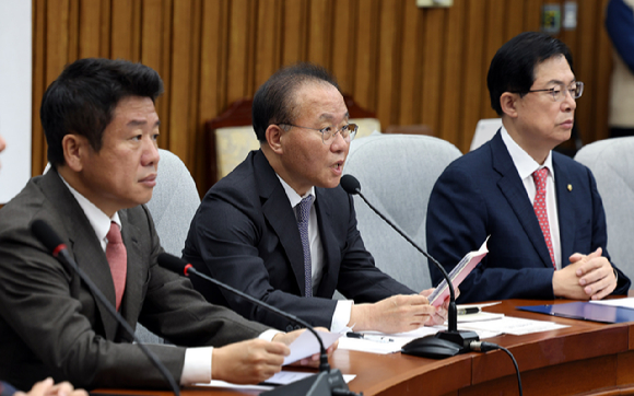 윤재옥 국민의힘 원내대표가 10일 오전 서울 여의도 국회에서 열린 원내대책회의에서 발언하고 있다. [사진=뉴시스]