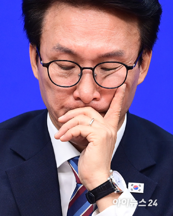 김민석 더불어민주당 대표가 30일 서울 여의도 국회에서 열린 최고위원회의에 참석하고 있다. [사진=정소희 기자]