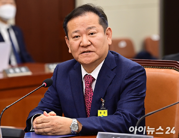 한덕수 대통령 권한대행 국무총리가 지난 3월 25일 정부서울청사에서 열린 국무회의에서 발언하고 있다. 한 권한대행 왼쪽은 최상목 경제부총리 겸 기획재정부 장관. 2025.3.25 [사진=연합뉴스]