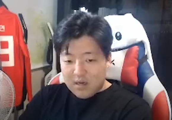 축구 청소년 국가대표 출신이자 '피파온라인 4' 프로게이머로 활약했던 원창연 씨가 병역 기피로 집행유예를 선고받았다. 사진은 방송 중인 원 씨. [사진=유튜브 '원창연' 캡처]