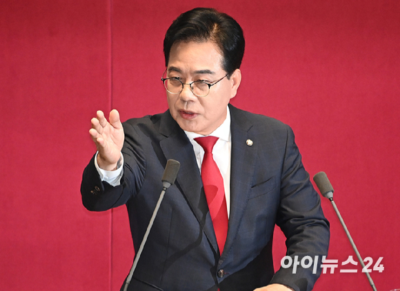 송언석 국민의힘 원내대표가 10일 서울 여의도 국회 본회의에서 교섭단체 대표 연설을 하고 있다. [사진=곽영래 기자]