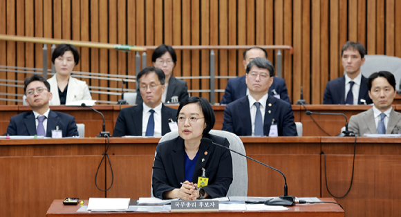 한성숙 국무총리 후보자가 26일 국회에서 열린 인사청문회에서 의원 질의에 답하고 있다. 2026.6.26 [사진=연합뉴스]