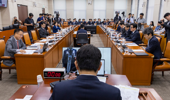 22일 국회에서 '제9회 전국동시지방선거 투표 용지 부족 사태 등 국민 참정권 침해 진상규명 및 선거관리 개혁을 위한 국정조사 특별위원회' 제2차 청문회가 열리고 있다. 2026.7.22 [사진=연합뉴스]