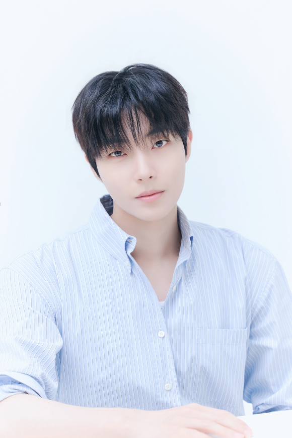 배우 황인엽이 19일 서울 모처에서 진행된 ENA '그대에게 드림' 종영 인터뷰에서 포즈를 취하고 있다. [사진=케이엔스튜디오]