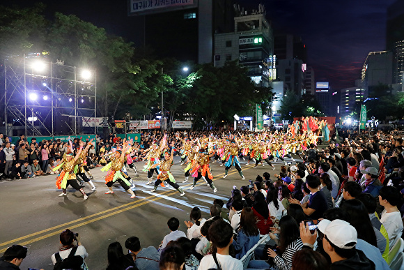 2019년 펼쳐진 대구 페스티벌에서 공연팀이 퍼포먼스를 펼치고 있다. [사진=대구시]