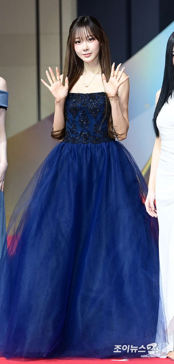 그룹 에스파(aespa) 지젤이 25일 오후 인천광역시 중구 운서동 인스파이어 아레나에서 열린 '2025 SBS 가요대전' 레드카펫 행사에 참석하고 있다. [사진=정소희 기자]