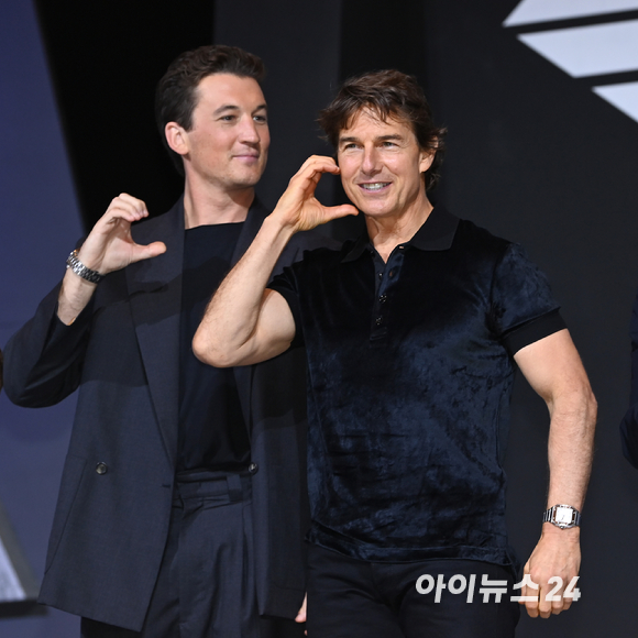 할리우드 배우 톰 크루즈가 20일 서울 송파구 잠실동 롯데호텔월드 크리스탈볼룸에서 열린 영화 '탑건: 매버릭'(감독 조셉 코신스키) 프레스 컨퍼런스에 참석해 포토타임을 갖고 있다. [사진=정소희 기자]