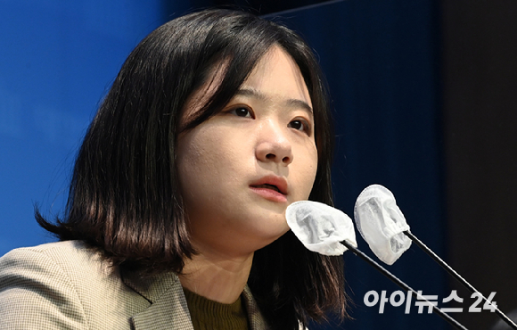 박지현 전 더불어민주당 비상대책위원장이 지난 3월 국회 소통관에서 기자회견을 하고 있다. [사진=아이뉴스24DB]