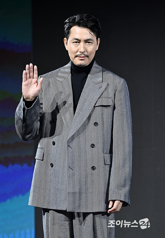 배우 정우성이 15일 서울 강남구 그랜드 인터컨티넨탈 서울 파르나스에서 열린 디즈니+ '메이드 인 코리아' 제작발표회에서 포즈를 취하고 있다. [사진=곽영래 기자]