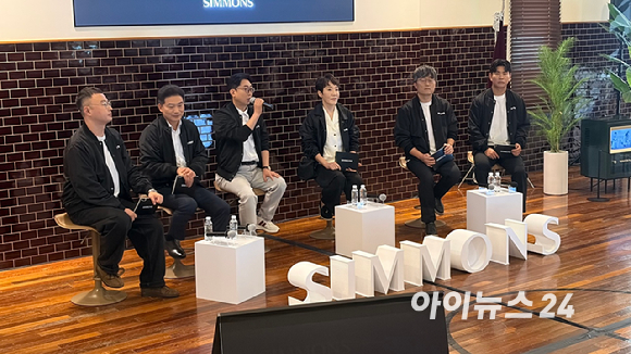 20일 경기도 이천 시몬스 팩토리움 수면R&D 센터에서 롤링 테스트가 이뤄지고 있다. [사진=진광찬 기자]