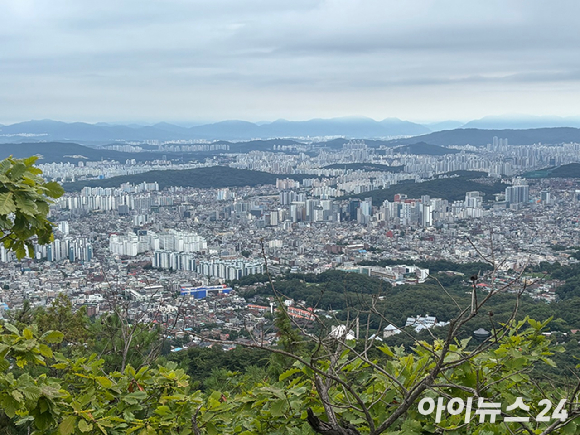 서울 영등포구 여의도동 61-2 한국토지주택공사(LH) 유휴부지 전경. LH는 이곳에 공공임대주택 약 300가구를 공급하려다 사업을 중단한 뒤 4024억원대 매각을 추진했지만 매수자를 찾지 못했다. [사진=LH]