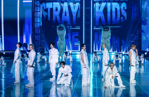 &quot;우리 문화의 자랑&quot; 스트레이 키즈, 대중문화교류위원회 출범식 피날레 장식