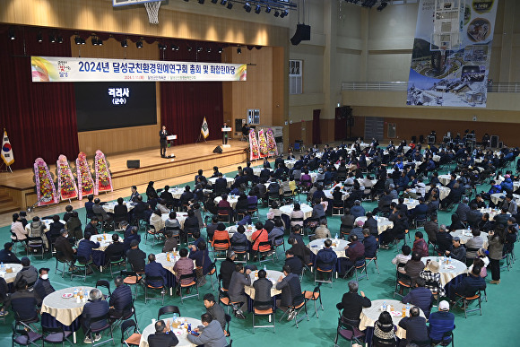 11일 달성군  '친환경원예연구회 총회 및 화합행사'에서 최재훈 달성군수가 격려사를 하고 있다. [사진=달성군]