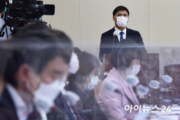 김의철 한국방송공사(KBS) 사장 후보자가 22일 국회에서 열린 과학기술정보방송통신위원회의 인사청문회에서 모두발언을 하고 있다. [사진=김성진 기자]