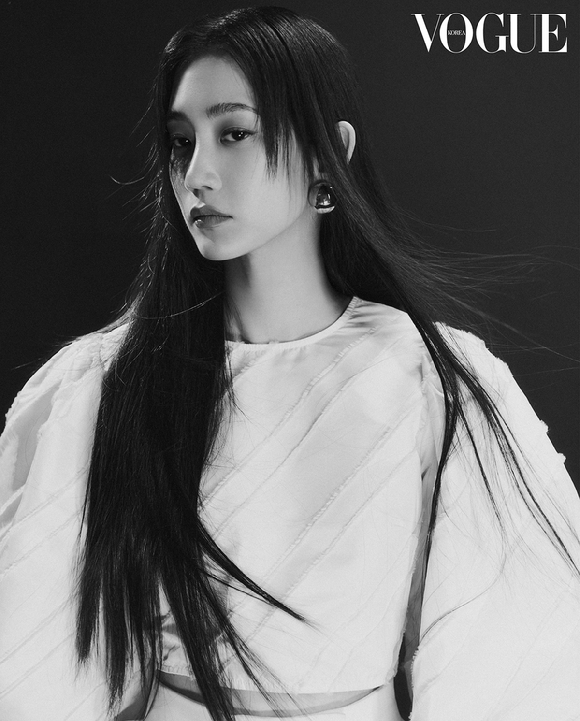 배우 신현빈의 화보가 공개됐다. [사진=보그코리아]