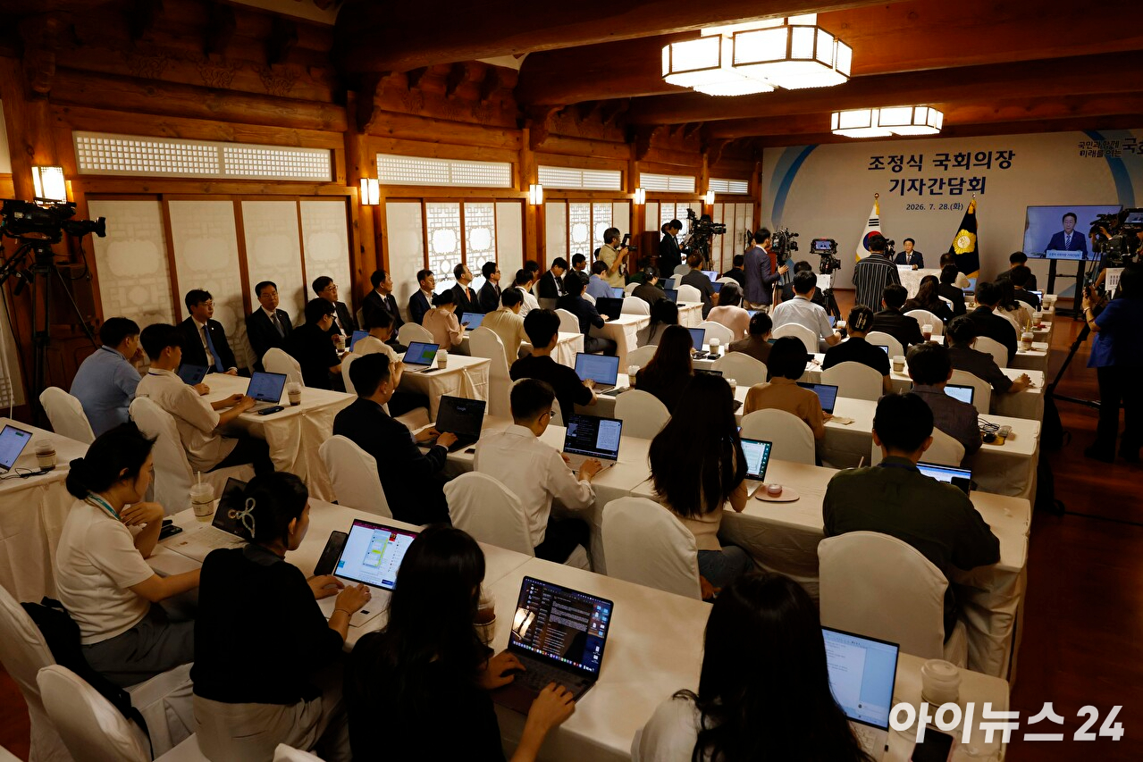 조정식 국회의장이 28일 오전 국회 사랑재에서 하반기 국회의장 취임 이후 처음으로 열린 기자간담회에서 모두발언을 하고 있다. [사진=국회사진기자단 ]