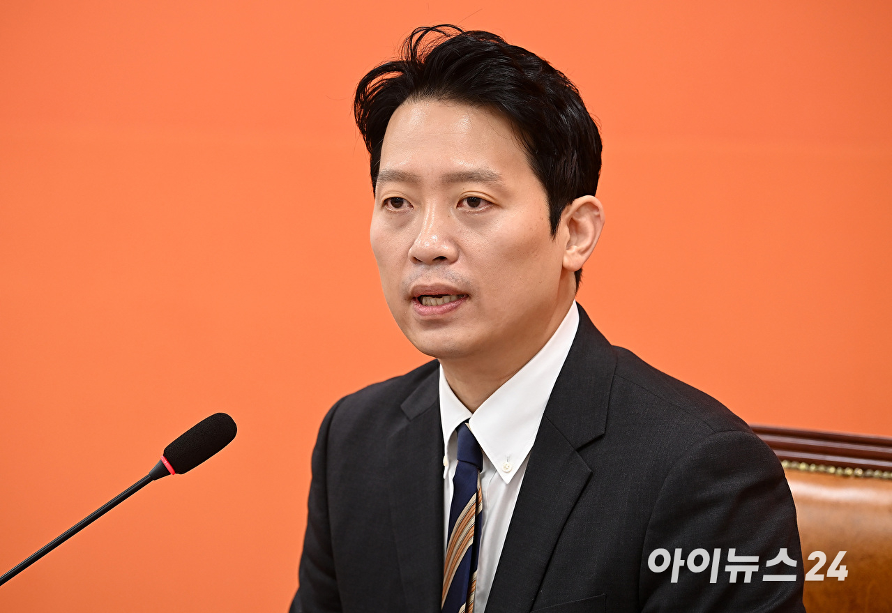 이기인 개혁신당 비상대책위원장이 17일 서울 여의도 국회에서 첫 번째 쇄신안 발표를 하고 있다. [사진=곽영래 기자]