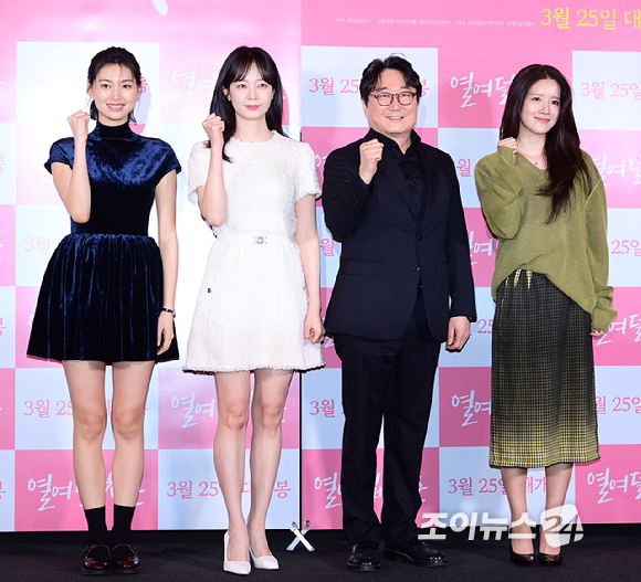 배우 김도연-전소민-어일선 감독-배우 추소정이 16일 오후 서울 CGV 용산아이파크몰에서 열린 영화 '열여덟 청춘'(감독 어일선) 언론시사회에 참석하고 있다. [사진=정소희 기자]