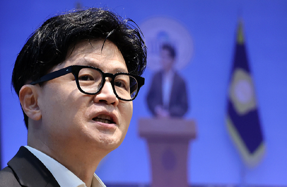 한동훈 무소속 의원이 13일 국회 소통관에서 김승원 법무부 장관 후보자 관련 기자회견을 하고 있다. [사진=연합뉴스]