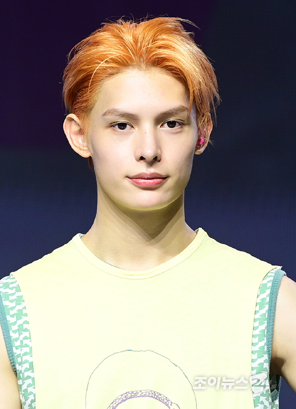 그룹 코르티스 제임스가 18일 오후 서울 용산구 블루스퀘어에서 열린 코르티스(CORTIS) 데뷔 쇼케이스 '컬러 아웃사이드 더 라인스'(COLOR OUTSIDE THE LINES)에 참석하고 있다. [사진=정소희 기자]