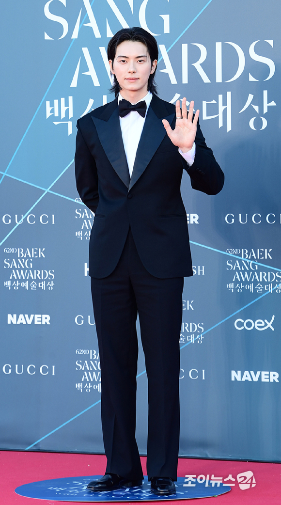 배우 이채민이 8일 오후 서울 강남구 삼성동 코엑스 동문 앞 야외광장에서 열린 '제62회 백상예술대상 with 구찌' 시상식에 앞서 레드카펫 행사에 참석하고 있다. [사진=정소희 기자]