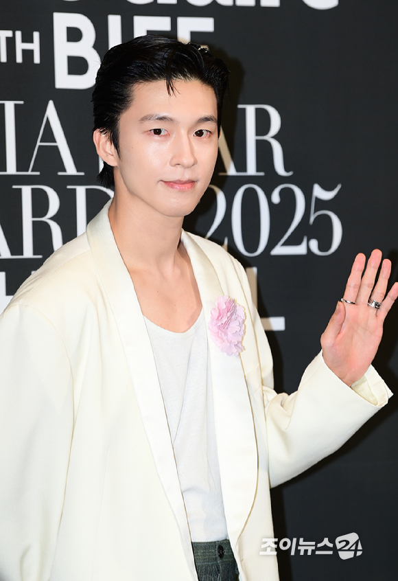 [포토] 홍경, 훈훈한 비주얼