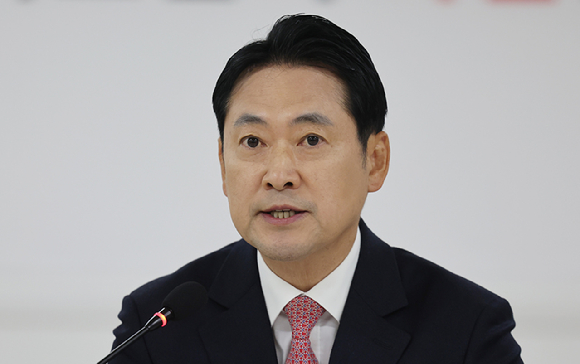 국민의힘 장동혁 대표가 10일 청주시 국민의힘 충북도당 사무실에서 열린 최고위원회의에서 발언하고 있다. 2025.11.10 [사진=연합뉴스]