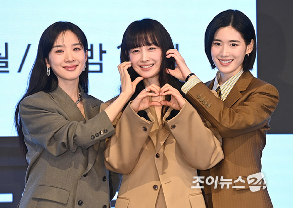  그녀들의 법정' 제작발표회에서 포즈를 취하고 있다. [사진=곽영래 기자]