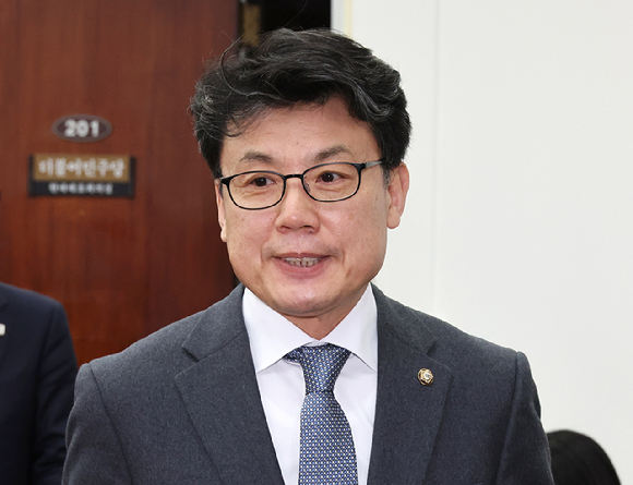 더불어민주당 진성준 정책위의장이 6일 국회에서 열린 정책현안 기자간담회에서 발언하고 있다. 2025.2.6 [사진=연합뉴스]