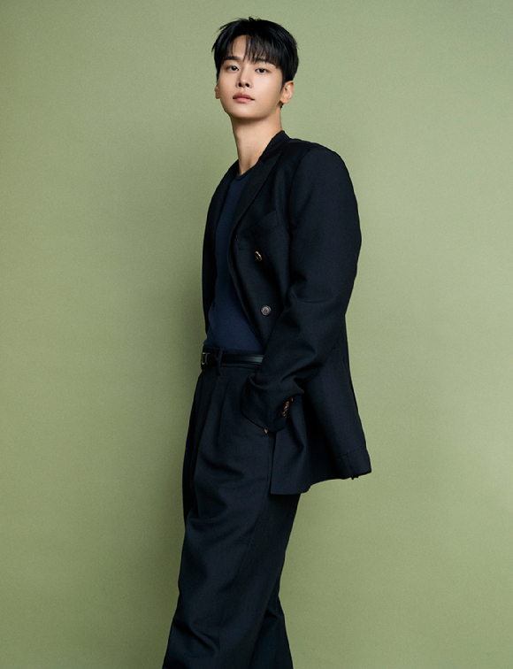 배우 차학연이'노무사 노무진' 종영 인터뷰에 앞서 사진촬영을 하고 있다. [사진=51K]