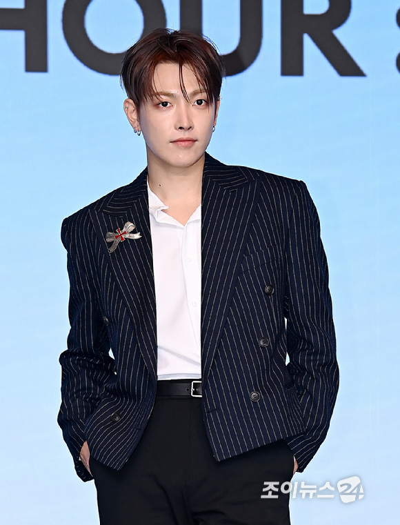 그룹 에이티즈 홍중이 12일 오후 서울 마포구 호텔 나루 서울 엠갤러리에서 열린 미니 12집 '골든 아워 : 파트 3'(GOLDEN HOUR : Part.3) 앨범 발매 기념 기자간담회에서 포즈를 취하고 있다. [사진=곽영래 기자]