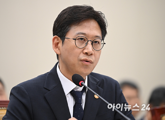 배경훈 과학기술정보통신부 장관이 20일 서울 여의도 국회에서 열린 과학기술정보방송통신위원회 전체회의에서 질의에 답변하고 있다. [사진=곽영래 기자]