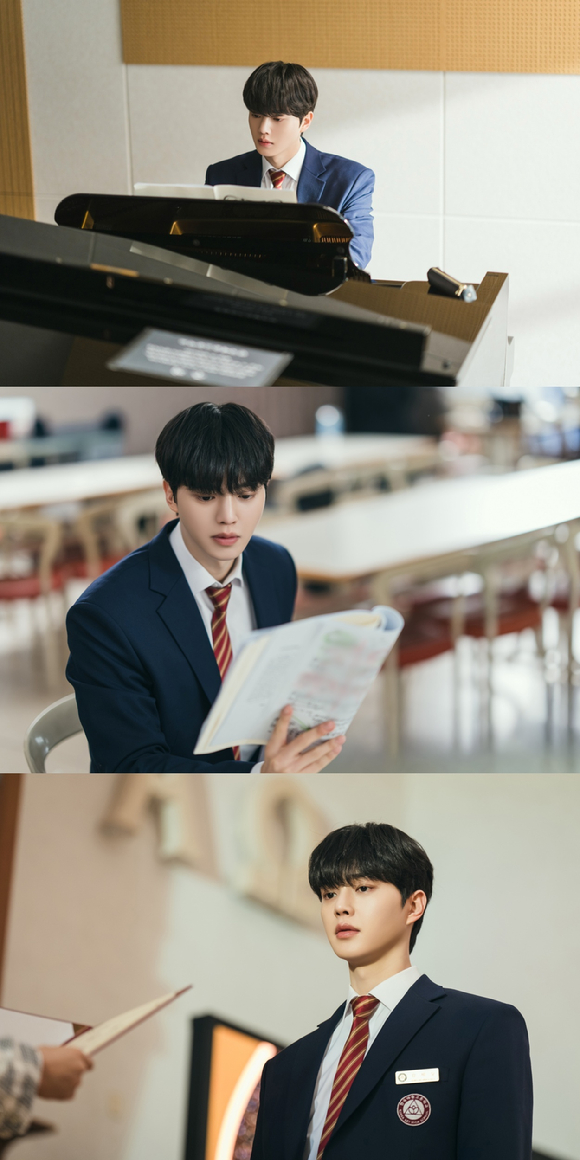 배우 송강의 '포핸즈' 속 일과 [사진=tvN]