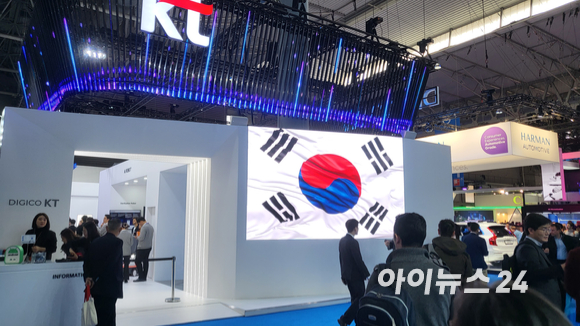 MWC 2023에 참가한 KT는 이번 전시회에서 로봇에 대한 관심을 강조하고 있다. [사진=정종오 기자]