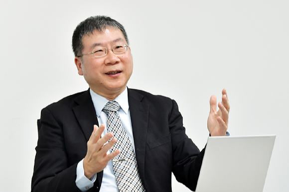 월터 쳉 누보톤 마이크로컨트롤러(MCU) 사업부 부사장이 지난달 30일 서울 강남구 누보톤 한국지사에서 취재진을 만나 답변하고 있다. [사진=누보톤]