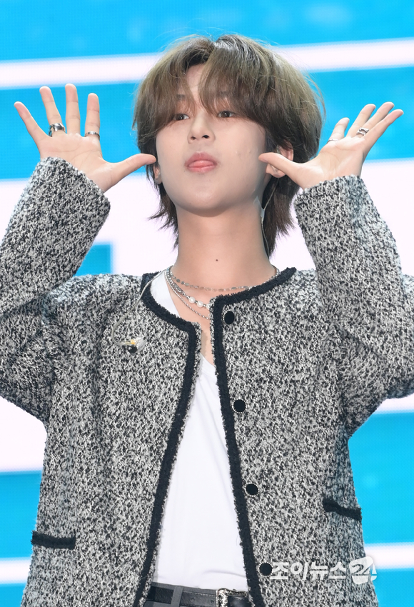 그룹 고막소년단 빅나티(서동현)가 22일 오후 서울 강서구 KBS아레나에서 열린 고막소년단 데뷔 쇼케이스에서 포토타임을 갖고 있다. [사진=정소희 기자]