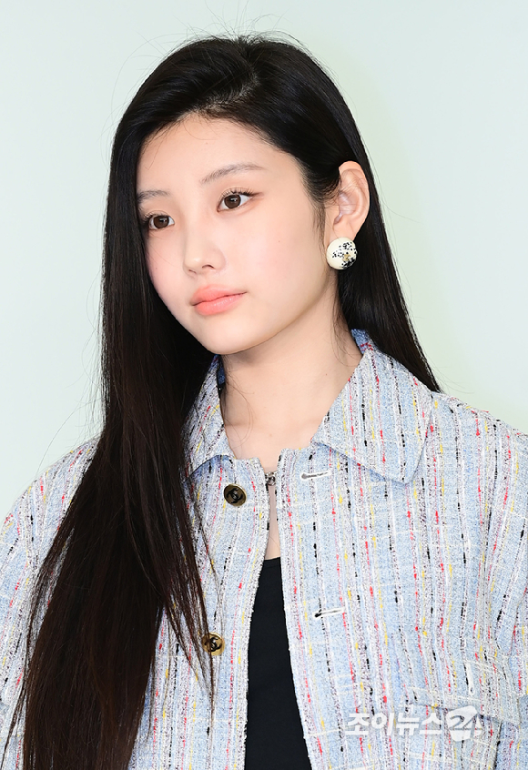 아일릿 원희가 26일 오후 서울 영등포구 퐁피두 센터 한화에서 열린 샤넬 2026 공방 컬렉션 포토 행사에 참석하고 있다. [사진=정소희 기자]