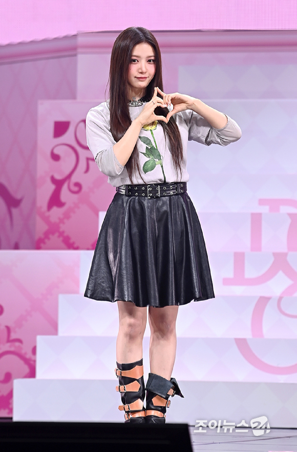 걸그룹 Baby DONT Cry(베이비돈크라이) 쿠미가 24일 오후 서울 용산구 블루스퀘어에서 열린 첫 미니 앨범 'AFTER CRY'(애프터 크라이) 컴백 쇼케이스에서 포토타임을 갖고 있다. [사진=곽영래 기자]