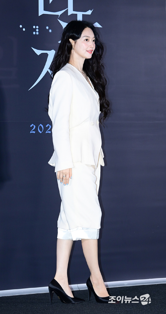 배우 신민아가 15일 서울 용산 CGV 아이파크몰에서 열린 영화 '눈동자'(감독 염지호) 언론시사회에 참석하고 있다. [사진=정소희 기자]
