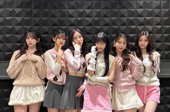 유스피어 단체 이미지.(왼쪽부터)소이,채나,다온,시안,서유,로아. [사진=MW엔터테인먼트]