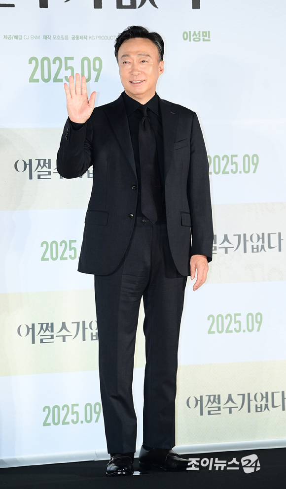 배우 이성민이 19일 오전 서울 용산구 CGV아이파크몰점에서 열린 영화 '어쩔수가없다'(감독 박찬욱) 제작보고회에 참석하고 있다. [사진=정소희 기자]