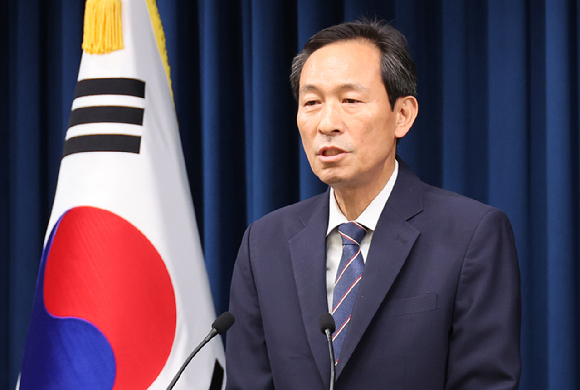 이재명 대통령이 지난 4일 오전 국회 사랑재에서 국회의장과 정당대표와의 오찬에 참석해 인사말을 하고 있다. 우원식 국회의장, 김용태 국민의힘 비상대책위원장, 천하람 개혁신당 당 대표 권한대행, 용혜인 기본소득당 대표, 한창민 사회민주당 대표, 김재연 진보당 상임대표, 김선민 조국혁신당 당 대표 권한대행, 박찬대 더불어민주당 원내대표 겸 당 대표 직무대행(이 대통령 오른쪽 시계방향으로) [사진=국회시잔취재단]