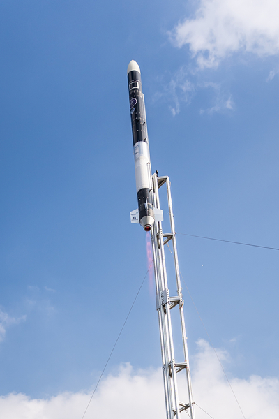 카이스트 학부생이 만든 소형 액체 로켓이 제주도에서 29일 발사됐다. 이날 강풍으로 궤도에는 미치지 못했다. [사진=카이스트]