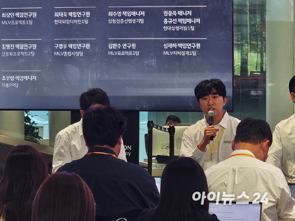 7일 고양 현대모터스튜디오에서 열린 '디 올 뉴 투싼 테크데이 & 미디어 시승회'에서 디 올 뉴 투싼의 동력장치 관련 설명이 진행되고 있다. [사진=김영현 인턴기자]