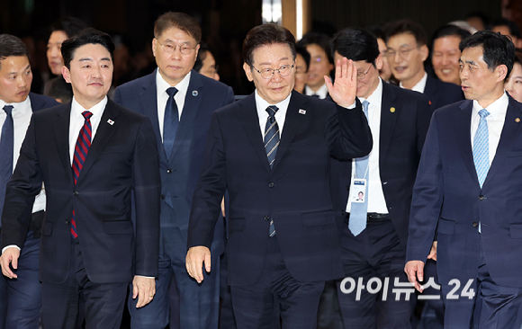 이재명 대통령이 2일 서울 여의도 국회 본회의장에서 중동 사태 대응 등을 위한 추가경정예산안에 대한 시정연설을 하고 있다. [사진=곽영래 기자]